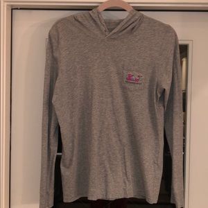 Vineyard vines gray t-shirt